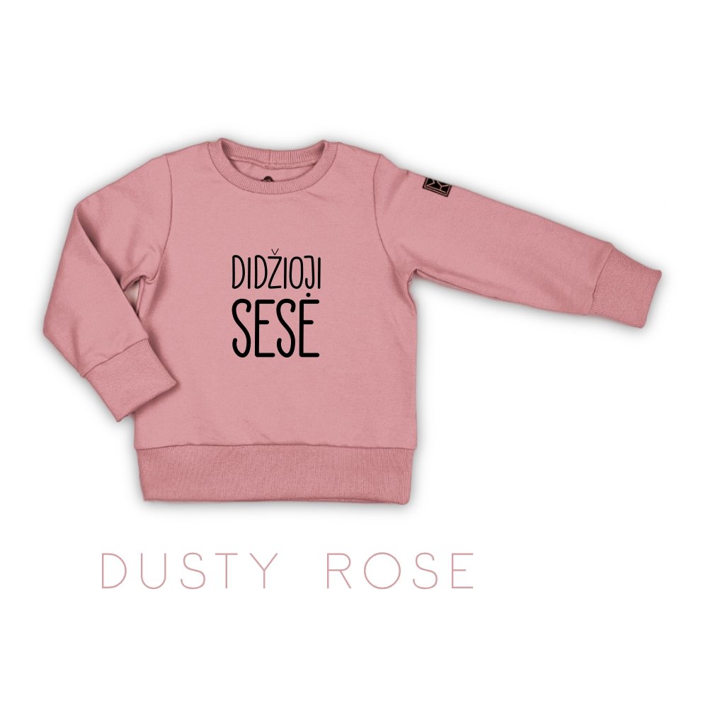 Vaikiškas džemperis didžioji sesė dusty rose lietuviškas džemperis stilingiems vaikams. Kokybiški vaikų drabužiai internetu sukurti Lietuvoje. Rankų darbo.Stilingi vaikų rūbai internetu, vaikų drabužiai, vaikų apranga, laisvalaikio kostiumas, laisvalaikio kostiumėlis, rankų darbo drabužiai vaikams, vaikų drabužiai, drabužiai vaikams