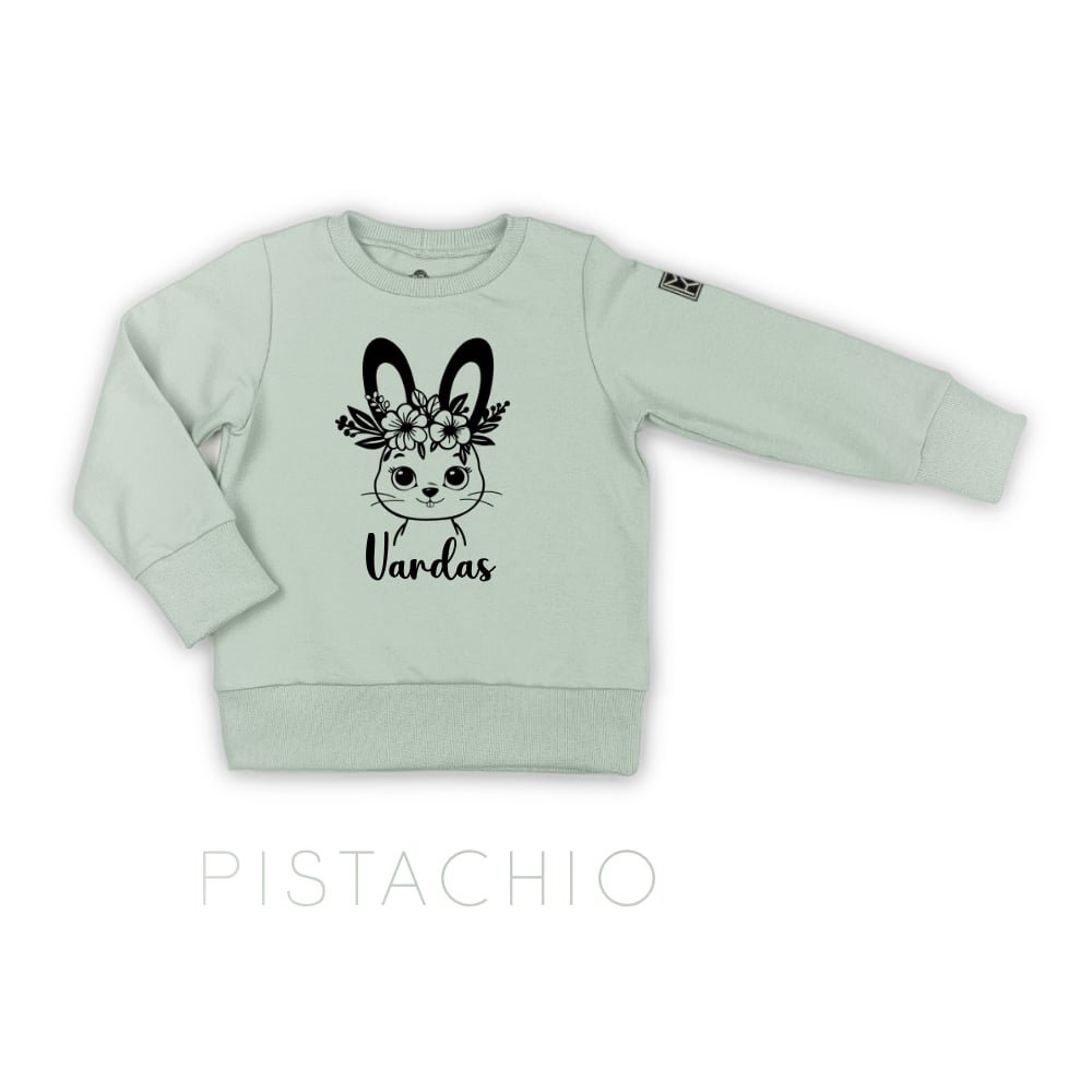 flower bunny zuikio džemperis su vardu pistachio Džemperis su zuikiu, dekoruotas gelemis. Džemperis su zuikiu ir vardu